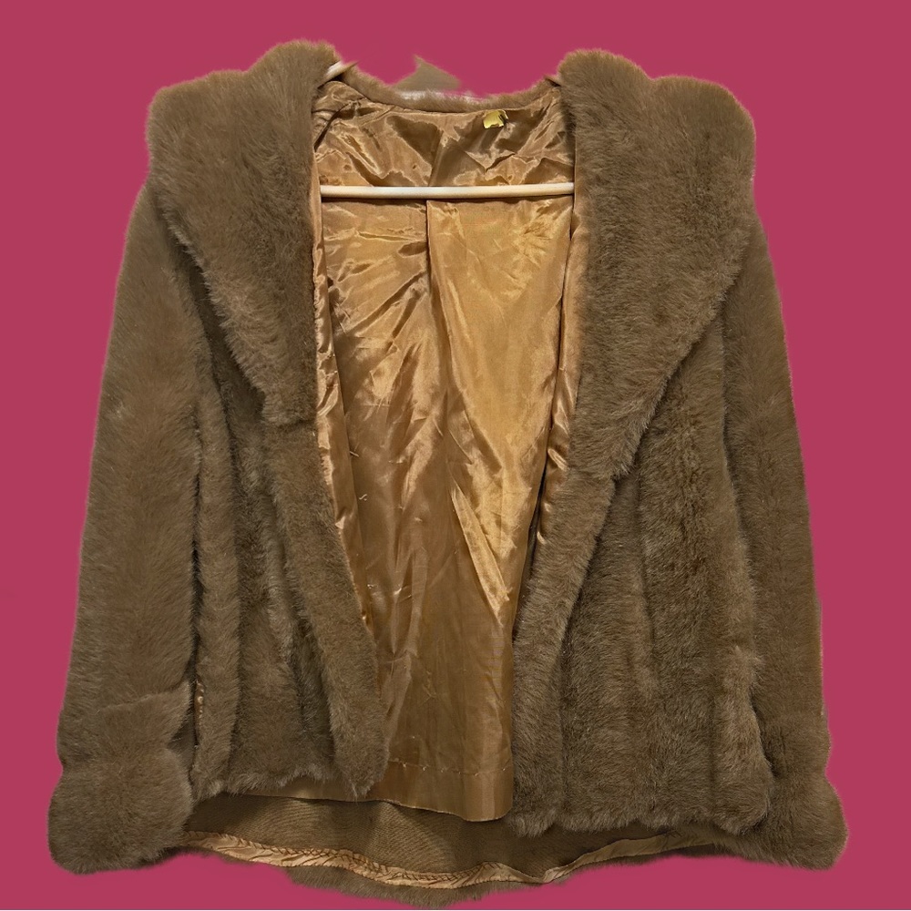Beautiful faux fur vintage stole /cape